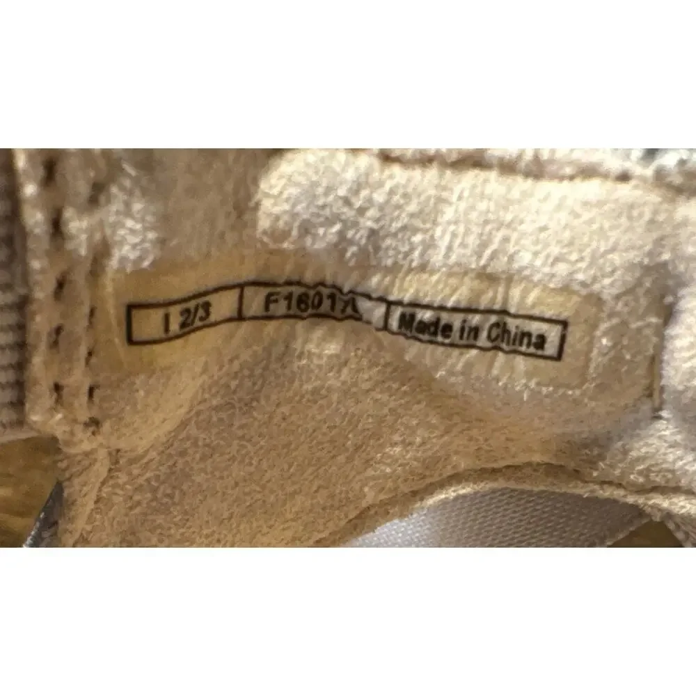 Ugg Girl Toddler Sandals size 2 / 3‎ Silver